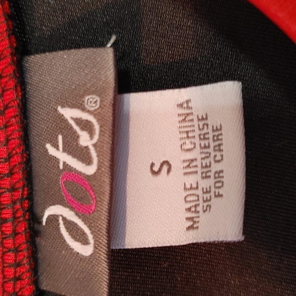 ❗$1 Bundled❗DOTS Red and Black Bodycon Dress with Flare on Hips - Picture 5 of 5